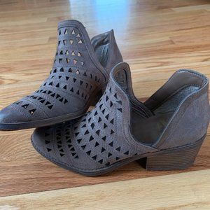 Fergalicious Wrangler Booties | Doe